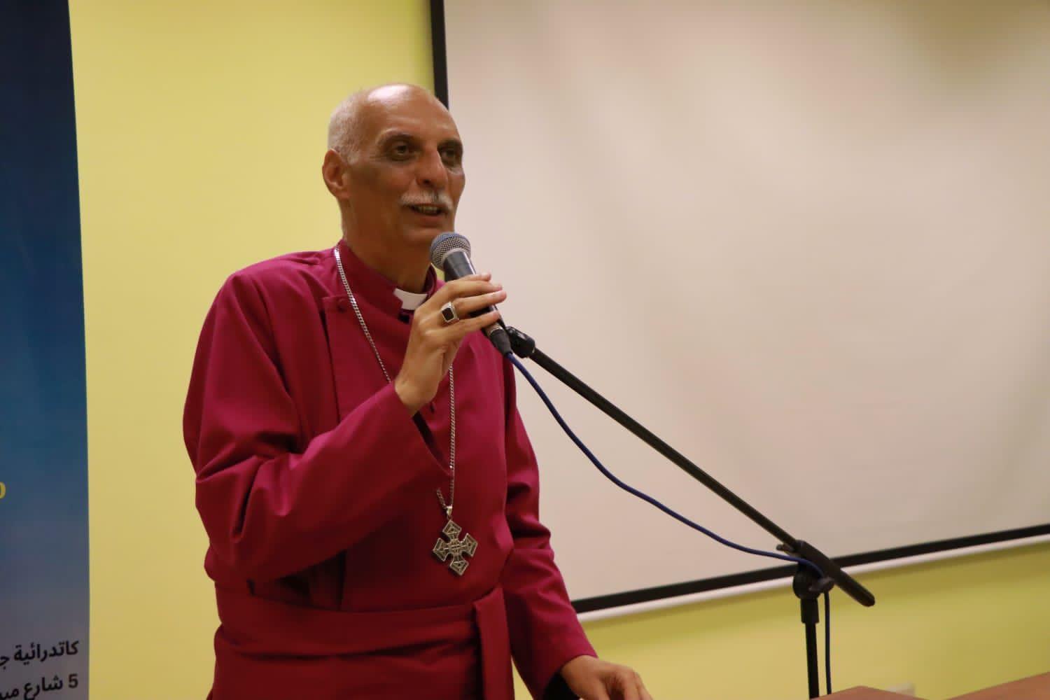 رئيس أساقفة الكنيسة "الأسقفية" يترأس قداسًا بسجن القناطر