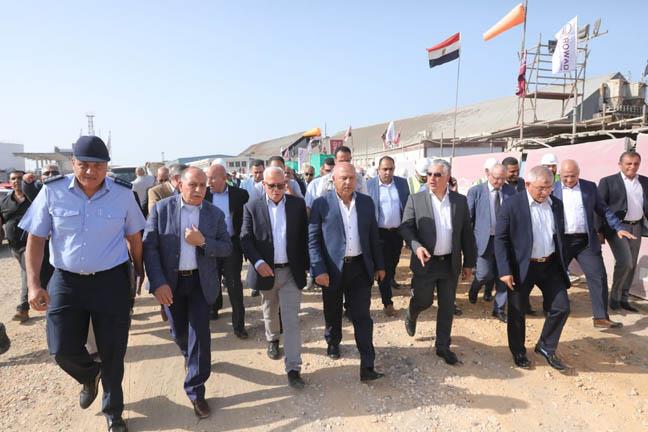 وزير النقل يتفقد ميناء غرب بورسعيد