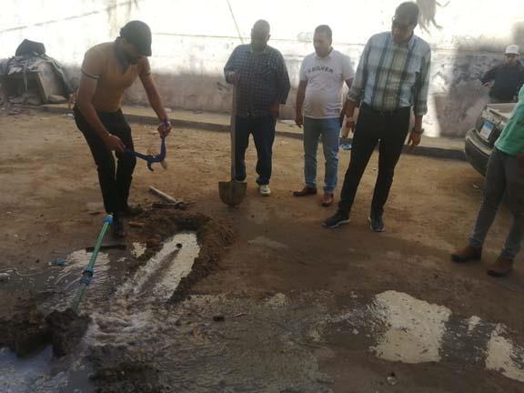 إزالة التعديات على شبكة مياه الشرب بالإسكندرية (1)