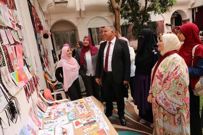 نائب رئيس جامعة الأزهر يفتتح معرض المشغولات اليدوية بكلية الدراسات الإسلامية 