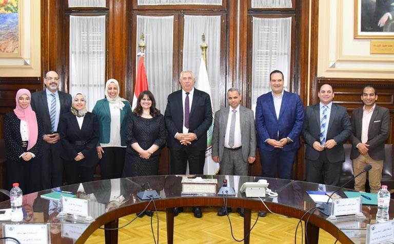 وزيرا الهجرة والزراعة يبحثان محفزات الاستثمار الزراعي للمصريين بالخارج وزيرا الهجرة والزراعة يبحثان محفزات الاستثمار الزراعي للمصريين بالخارج