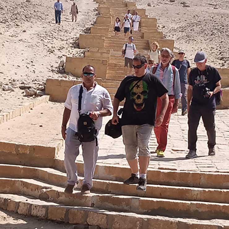 وفد سياحي أسباني يزور آثار بني حسن