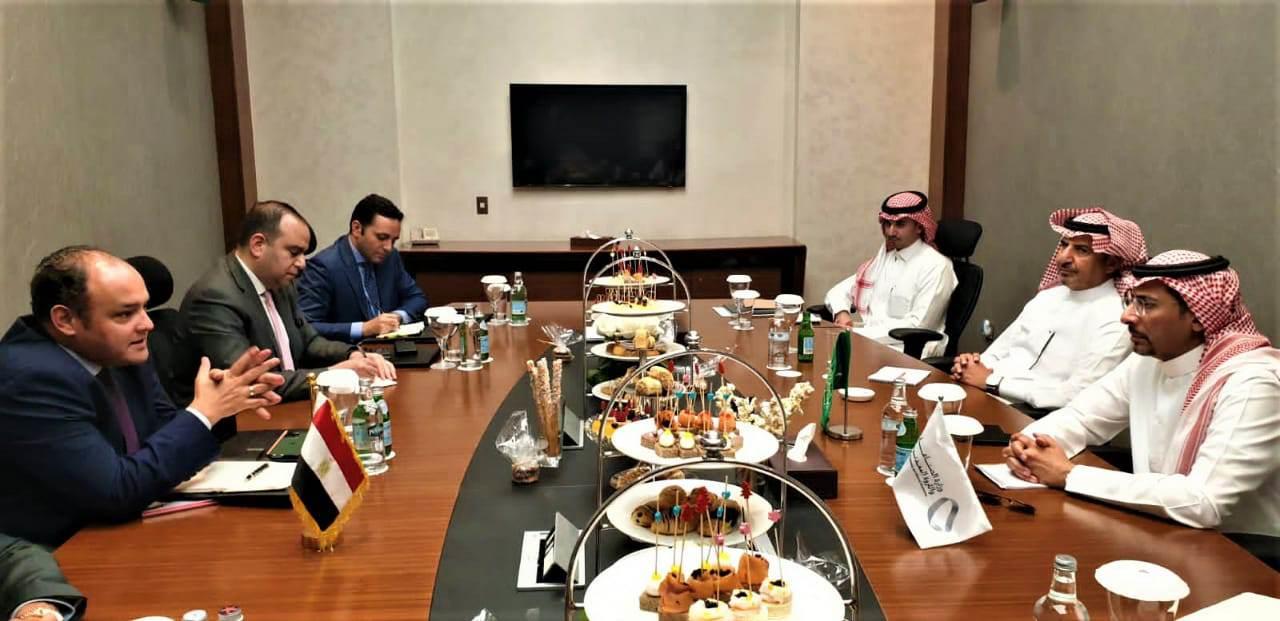 وزير الصناعة يبحث مع نظيره السعودي التكامل الصناعي بين البلدين