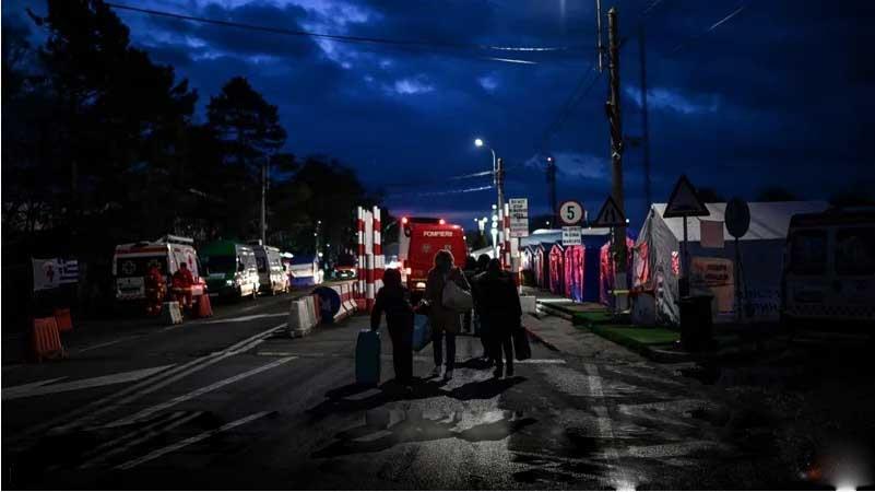 استمرار انقطاع الكهرباء عن 130 ألف شخص في كييف بعد هجمات روسية