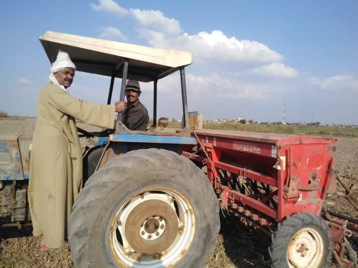 تسوية مجانية بالليزر لحقول القمح الإرشادية في بورسعيد