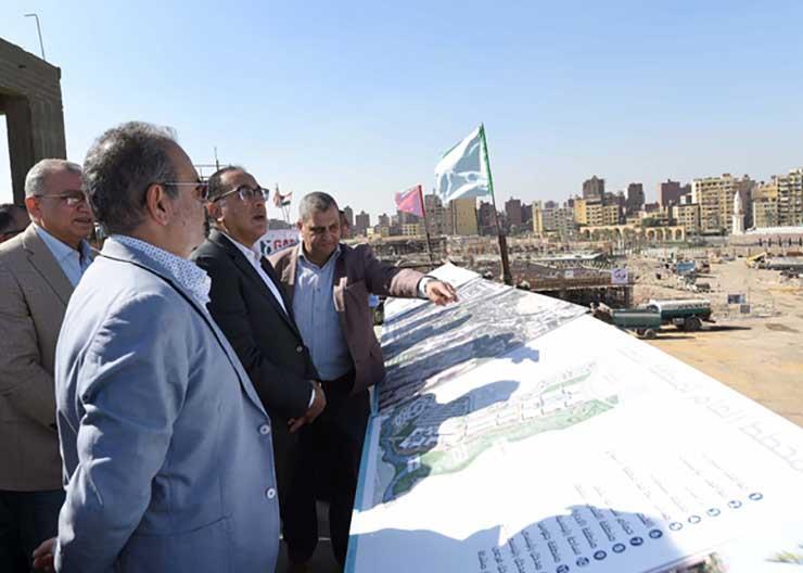 مدبولي يتفقد تطوير ساحة مسجد عمرو بن العاص