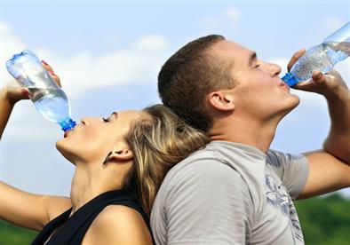 لتحقيق أقصى الفوائد.. 6 نصائح يجب اتباعها أثناء شرب الماء لتحقيق أقصى الفوائد.. 6 نصائح يجب اتباعها أثناء شرب الماء