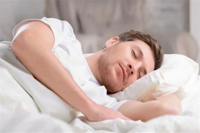 وضعية نوم معينة تخفف من حرقة المعدة