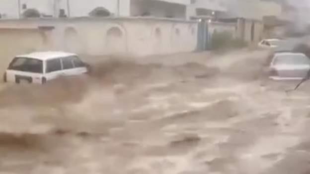 أمطار غزيرة في السعودية تؤدي إلى إغلاق المدارس وتعطل حركة الطيران