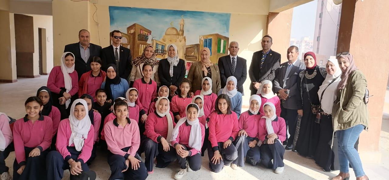 مدير تعليم القاهرة يتابع التحول الرقمي بمدارس الأسمرات