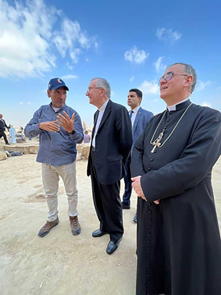  رئيس وزراء الفاتيكان يزور منطقة أهرامات الجيزة