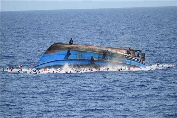 انتشال جثتين والبحث عن 4 مفقودين في انقلاب قارب مهاجرين شمال تونس