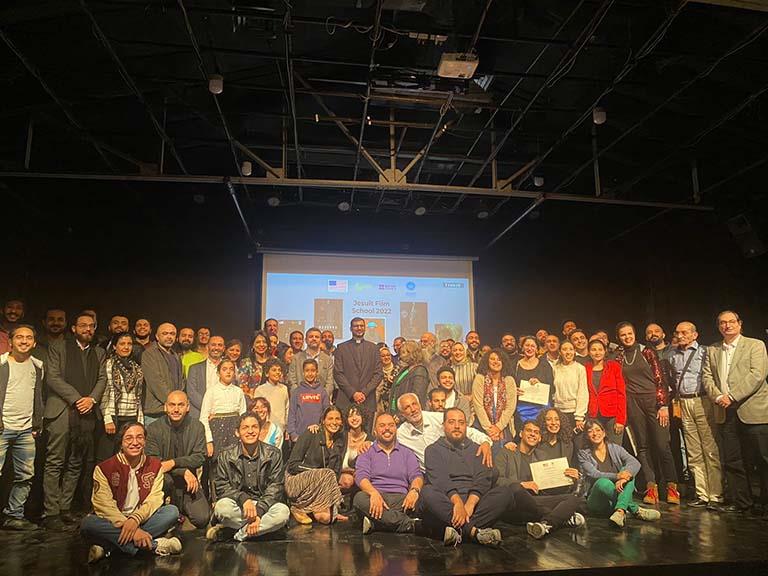 السفارة الأمريكية والجيزويت يحتفلان بتخريج 30 مخرجا مصريًا في الإسكندرية 