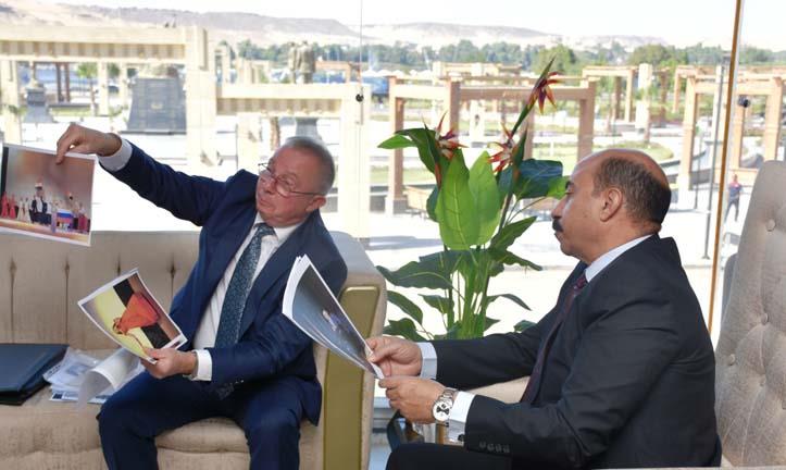 محافظ أسوان يستقبل قنصل روسيا (3)