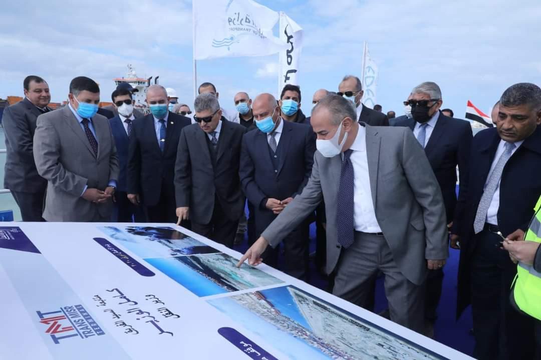 وزير النقل يتفقد مشروعات ميناء الإسكندرية (1)