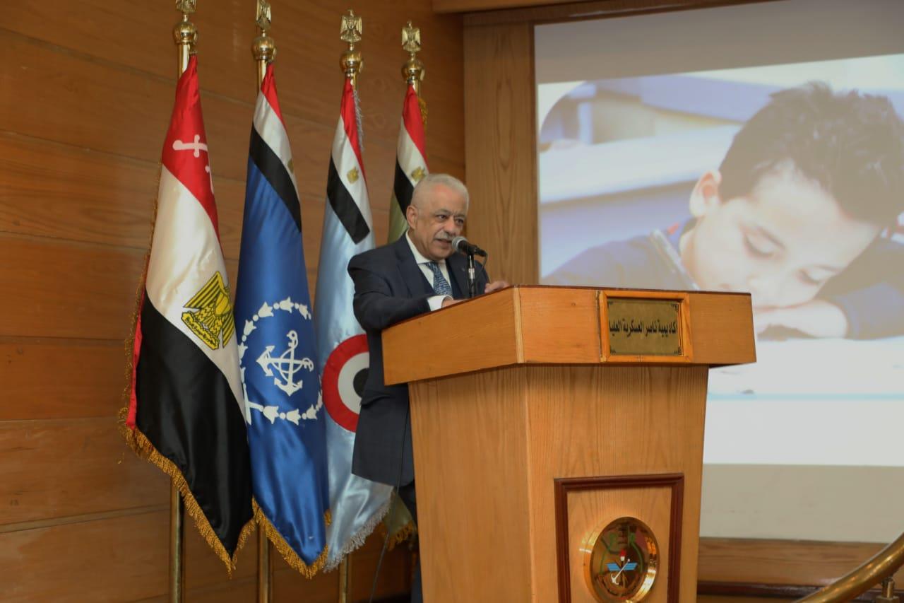 وزير التعليم يلقي محاضرة عن استراتيجية مصر التطوير في أكاديمية ناصر العسكرية