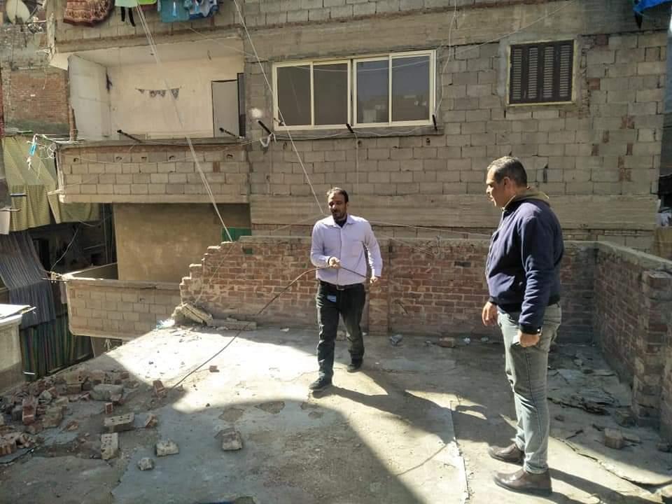 إزالة سور بالطابق الرابع من عقار في الإسكندرية