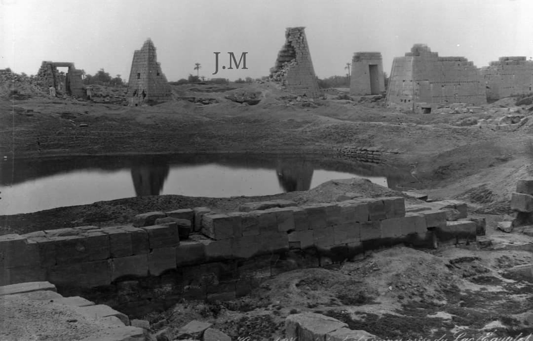 صبة خرسانية لمسلة حتشبسوت تفجر أزمة في معبد الكرنك 