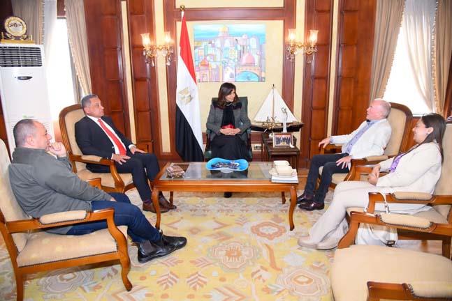 وزيرة الهجرة تستقبل خبيرًا مصريًا في الصناعات الخضراء