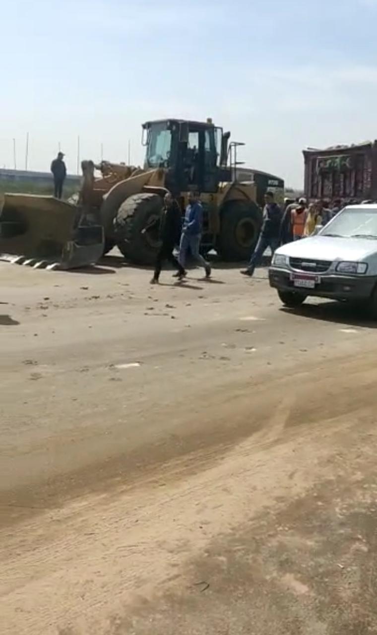 إزالة آثار حادث طريق الإسكندرية الصحراوي (1)