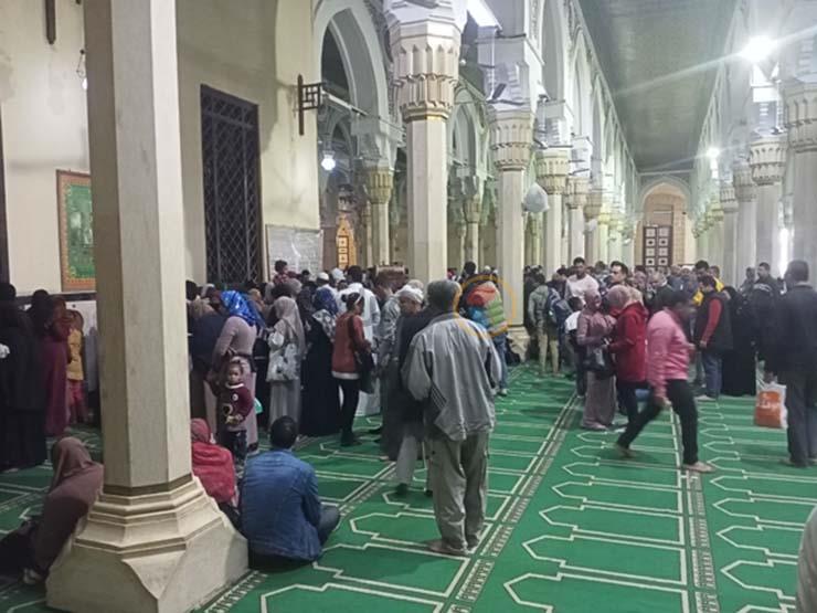 رواد إبراهيم الدسوقي يتوافددون على مسجده بكفر الشيخ
