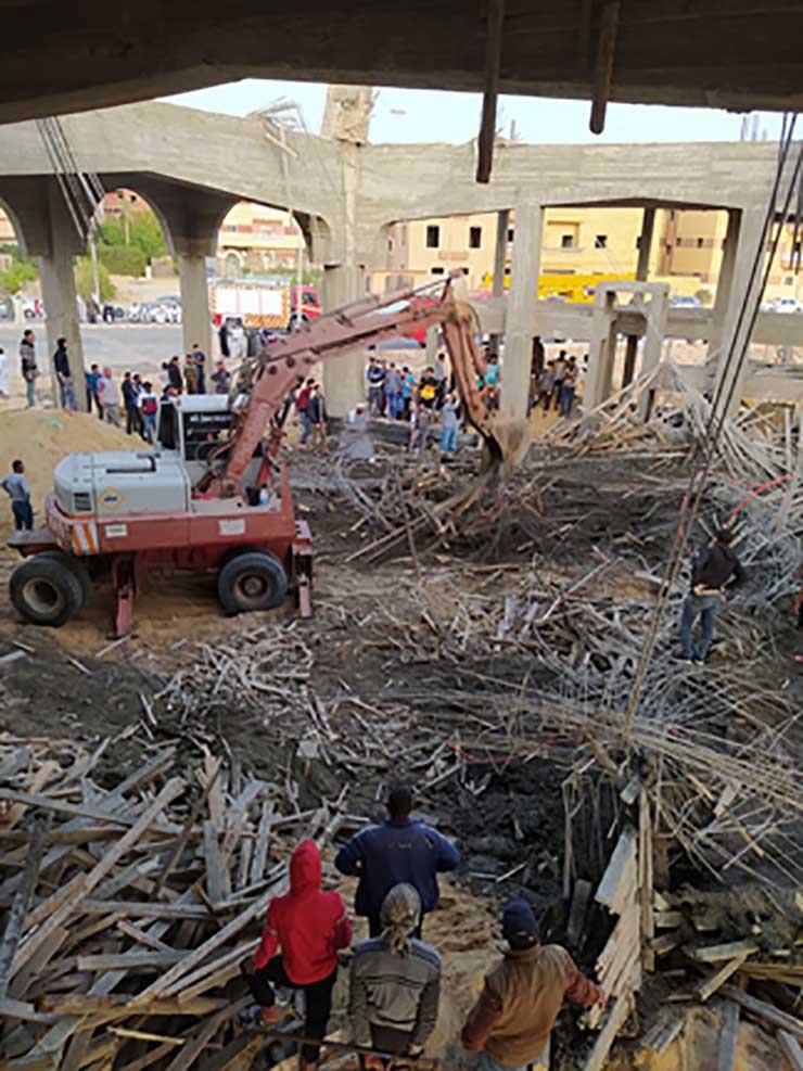 حصيلة أولية  7 مصابين وجثة طفل في حادث انهيار مسجد بدر (2)