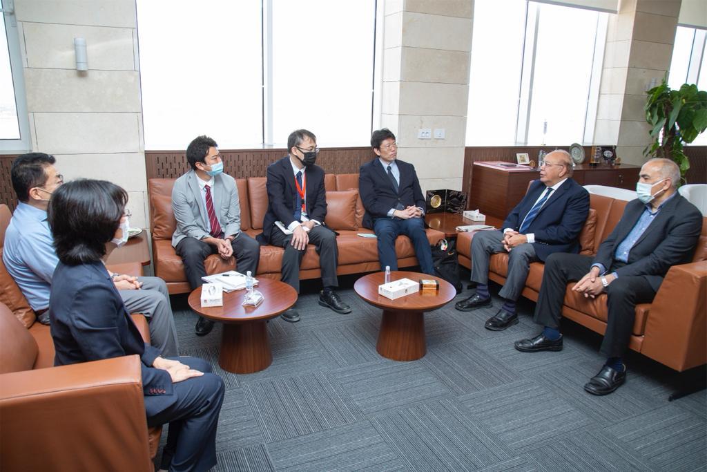 رئيس مكتب الجايكا يزور الجامعة اليابانية