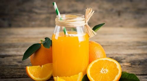 فيتامين سي الموجود في عصير البرتقال يساعد على تقوية المناعة