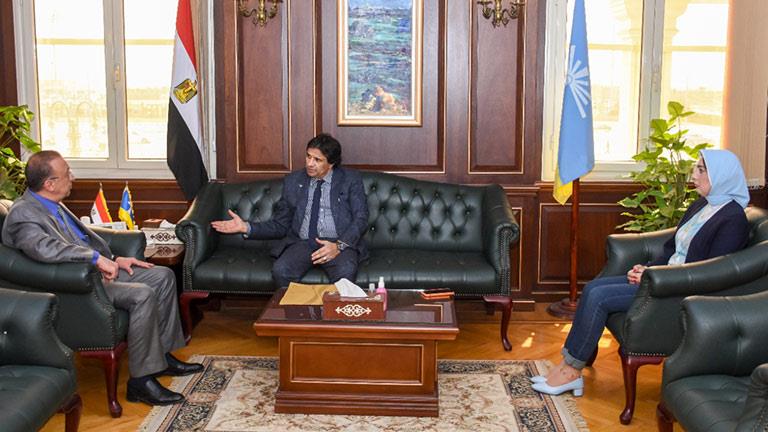 قنصل ليبيا يلتقي محافظ الإسكندرية 