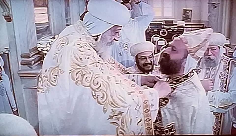 البابا تواضروس يرقي كاهن الإسكندرية لدرجة القمصية