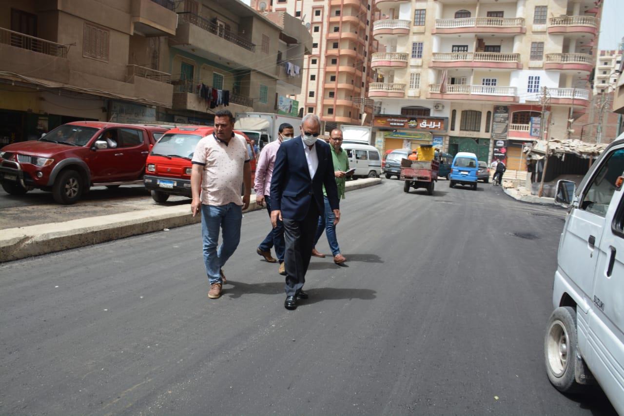 محافظ القليوبية يتفقد أعمال رصف شارع تامر عبد الفضيل بمدينة بنها