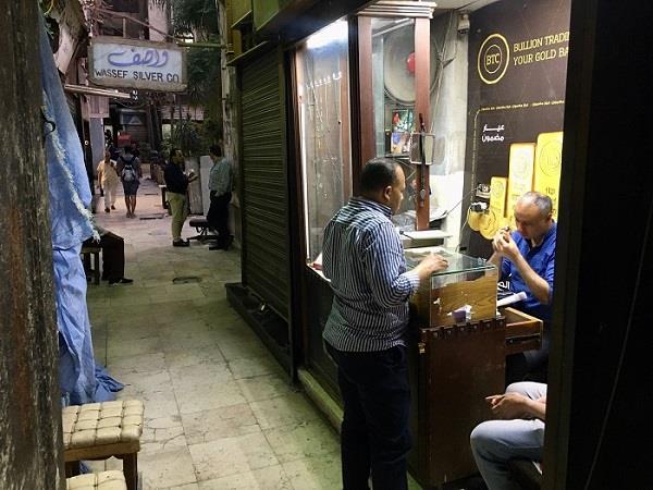 شبكة بـ"6 آلاف جنيه".. حلول بائعي شارع الصاغة من أجل "العرسان" شبكة بـ"6 آلاف جنيه".. حلول بائعي شارع الصاغة من أجل "العرسان"