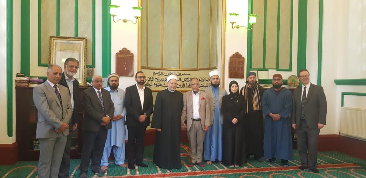 مفتي الجمهورية في جولة تفقدية بأقدم مساجد بريطانيا مفتي الجمهورية في جولة تفقدية بأقدم مساجد بريطانيا