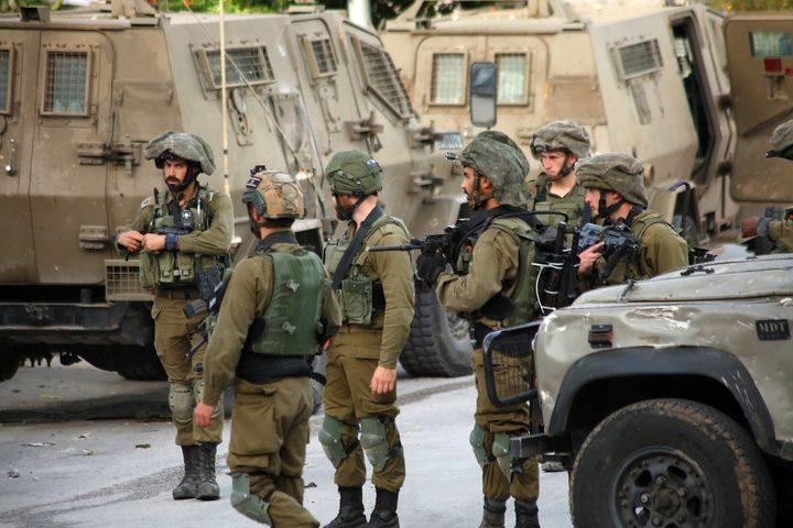 إصابة 5 فلسطينيين في غارة إسرائيلية على الضفة الغربية