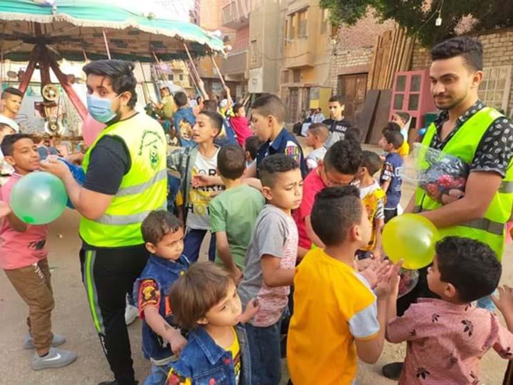 توزيع البالونات والرسم على وجوه الأطفال ضمن مظاهر الاحتفال بعيد الفطر في بني سويف