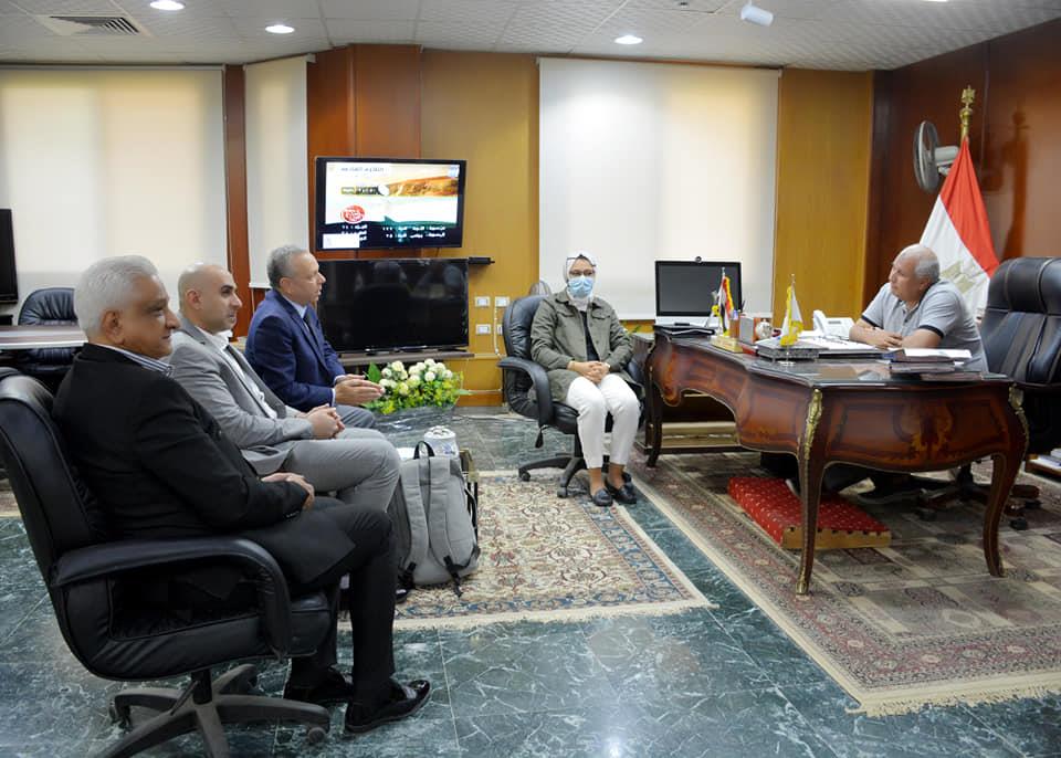 محافظ الوادي الجديد يبحث تطورات مشروع إنتاج الفوسفوريك بأبو طرطور محافظ الوادي الجديد يبحث تطورات مشروع إنتاج الفوسفوريك بأبو طرطور