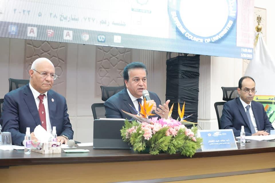 خالد عبدالغفار وزير التعليم العالي قرارات جديدة من الأعلى للجامعات