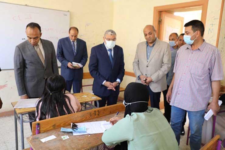 محافظ المنيا يتابع امتحانات الدبلومات الفنية