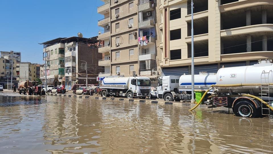 برك مياه في شوارع المنصورة