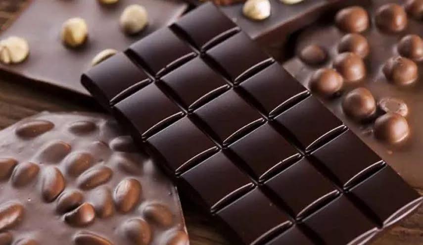  المستويات العالية من الكافيين في الشوكولاتة تجعلها خيارًا سيئًا لتناول الوجبات الخفيفة