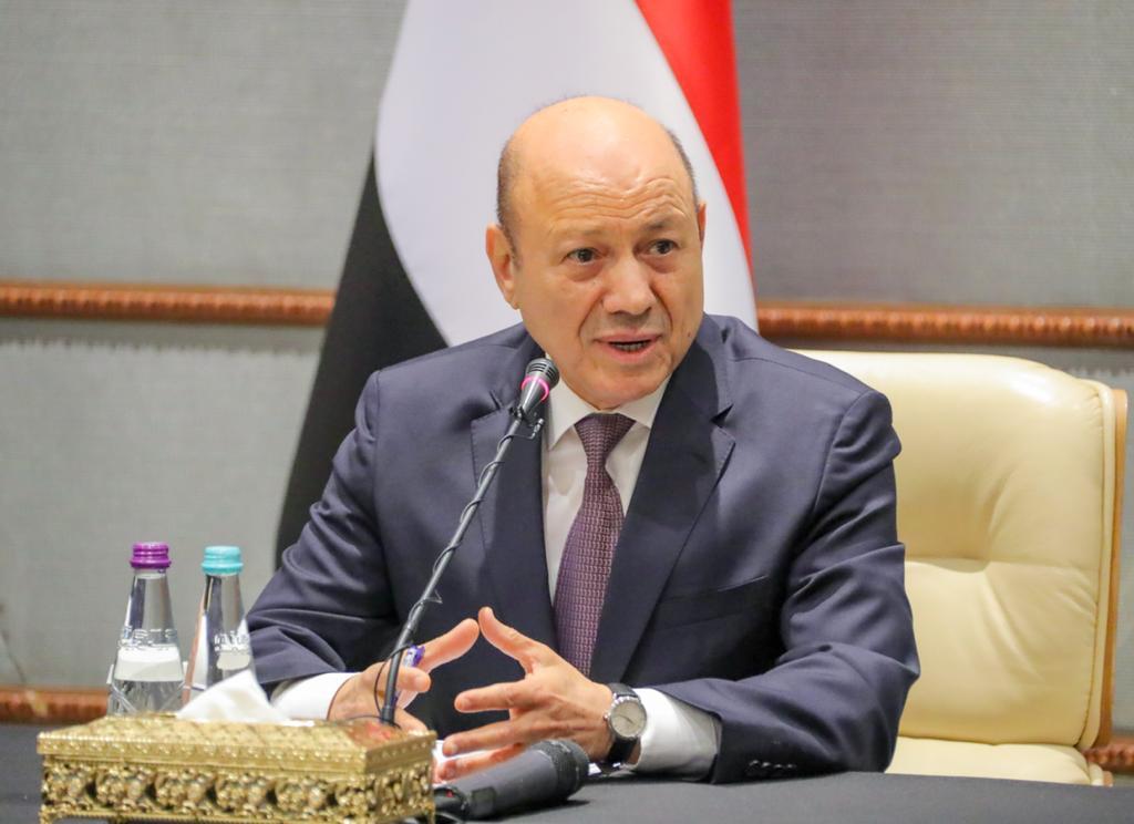 رئيس مجلس القيادة الرئاسي اليمني يعود إلى عدن بعد زيارة شملت 5 دول عربية رئيس مجلس القيادة الرئاسي اليمني يعود إلى عدن بعد زيارة شملت 5 دول عربية