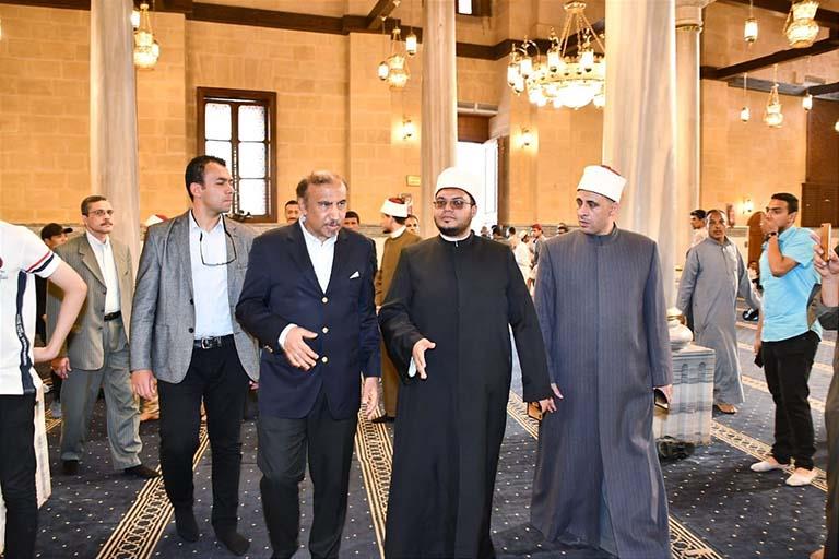 مدير مكافحة الإرهاب بالأمم المتحدة يزور مسجد الإمام الحسين بالقاهرة