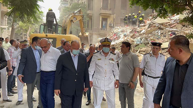 انهيار عقار بالوايلي محافظ القاهرة يتابع عمليات الإنقاذ ورفع الأنقاض 