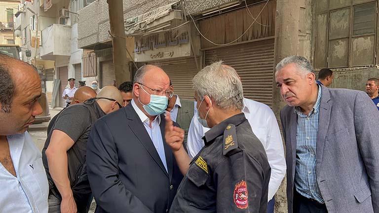 انهيار عقار بالوايلي محافظ القاهرة يتابع عمليات الإنقاذ ورفع الأنقاض