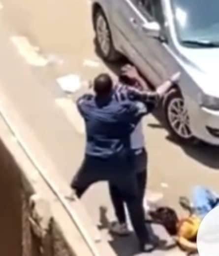 لحظة ذبح طالب لزميلته أمام باب جامعة المنصورة