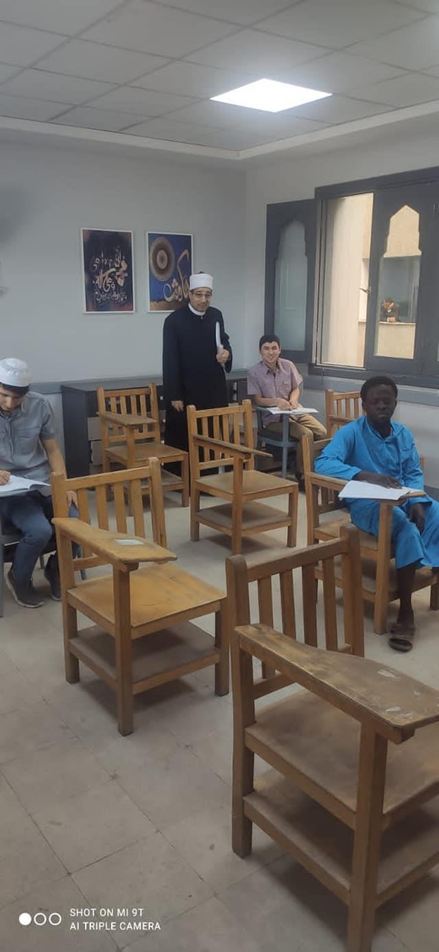 رئيس امتحانات الأزهر يتفقد لجان ثانوية البعوث الإسلامية بالقاهرة