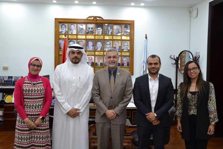 نائب رئيس جامعة الإسكندرية يبحث مع الملحق الثقافي لدولة الكويت أوضاع الطلبة الكويتيين
