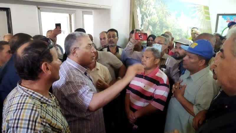 محافظ الشرقية: لجنة قانونية لفحص شكاوى العاملين بمديرية الزراعة المعتصمين محافظ الشرقية: لجنة قانونية لفحص شكاوى العاملين بمديرية الزراعة المعتصمين