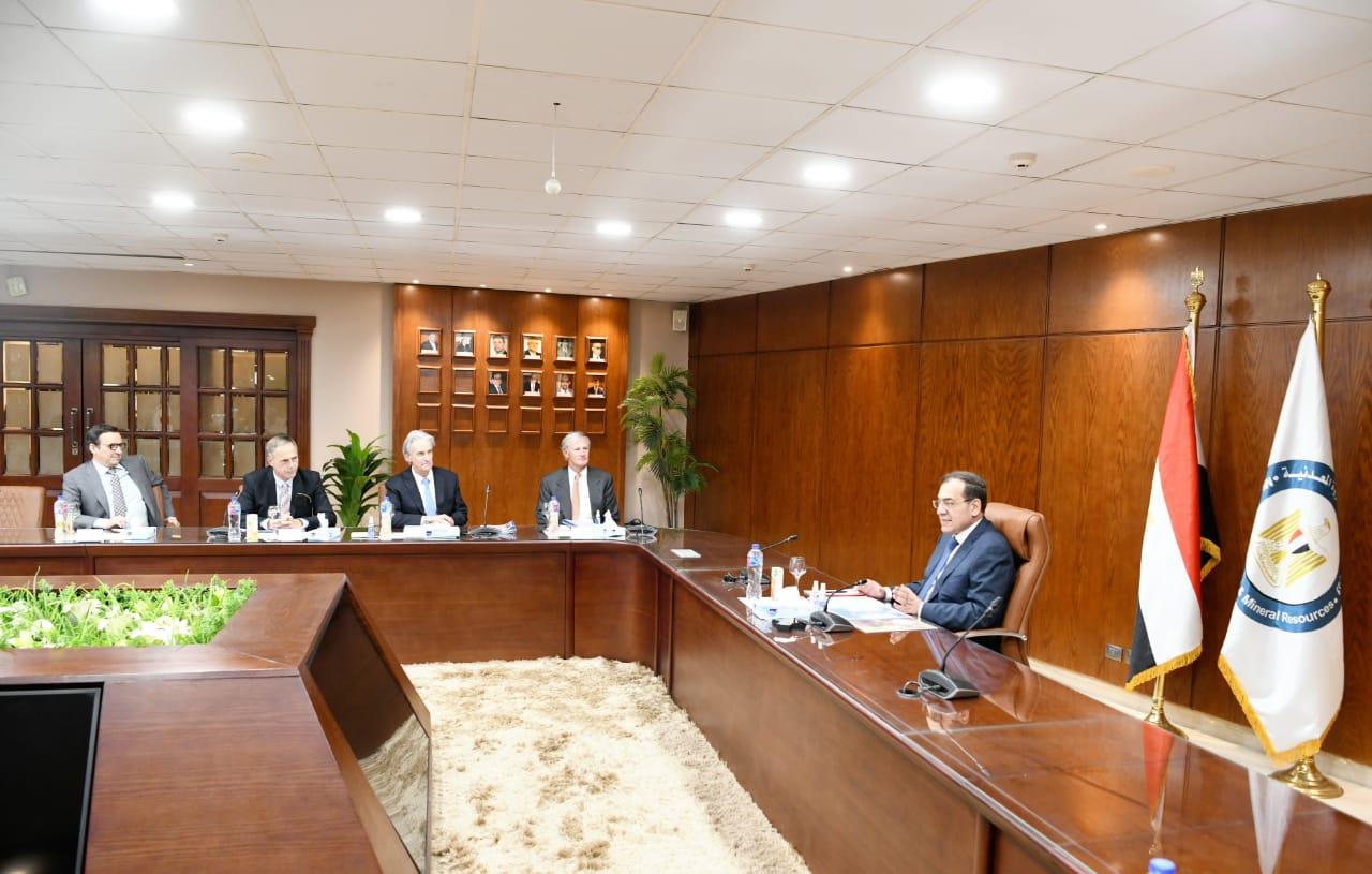 وزير البترول يبحث مع أبكس الأمريكية خطط عملها بمصر في الفترة المقبلة وزير البترول يبحث مع أبكس الأمريكية خطط عملها بمصر في الفترة المقبلة