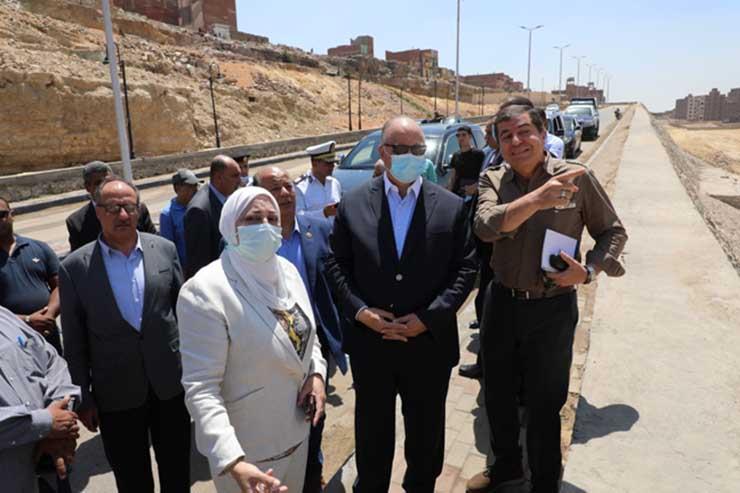 محافظ القاهرة يتفقد أعمال الإزالة بمصر القديمة